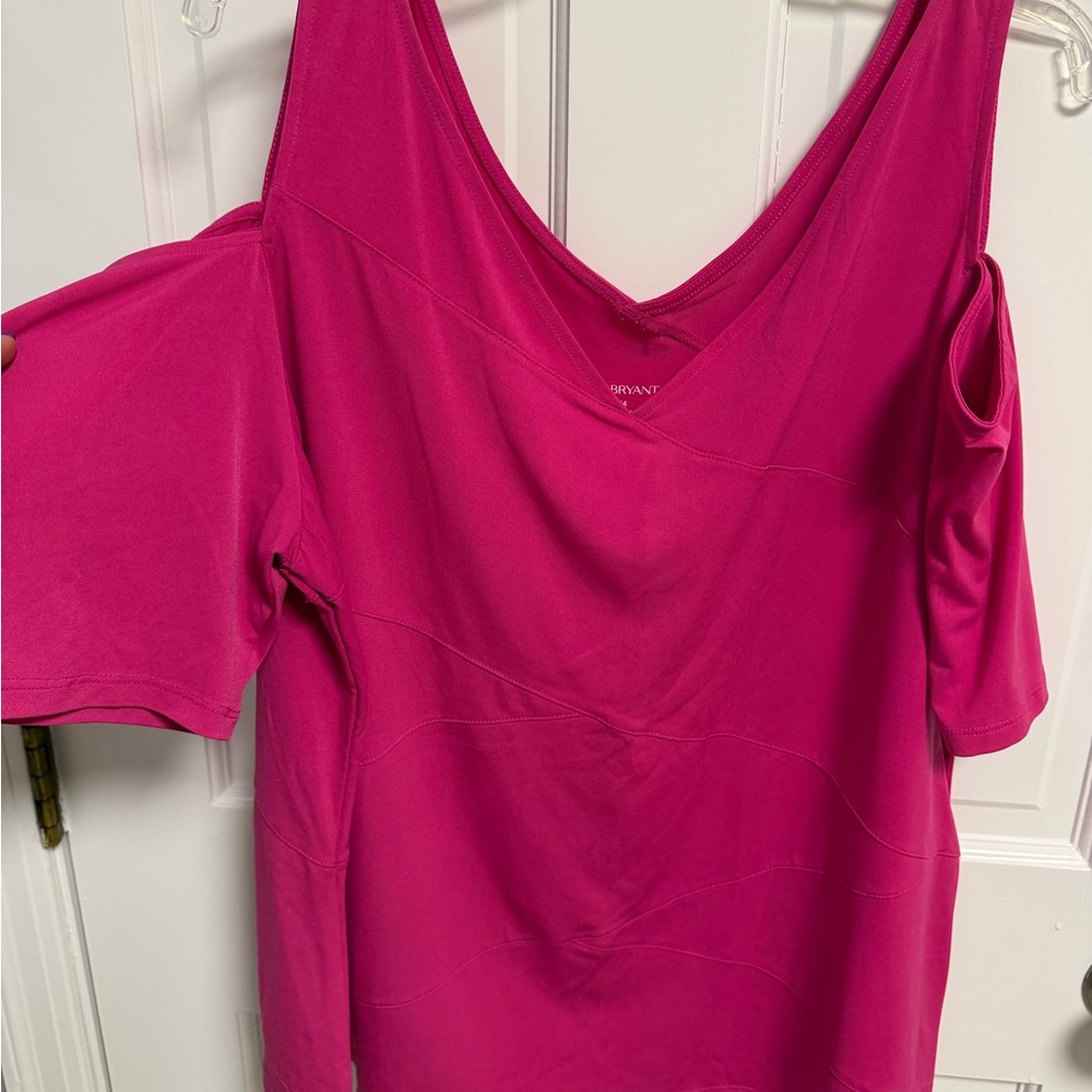 Women’s pink v neck cold shoulder top